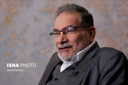 زنده‌ام و این تنِ زخم‌خورده، سپر بلای ملت خواهد بود