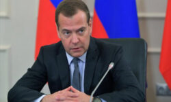 اسرائیل باید برنامه هستهای خود را کنار بگذارد