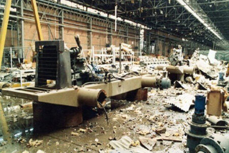 بازسازی کارخانجات آسیب دیده بررسی می‌شود