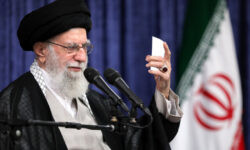 مسئولان باید با قوت و روحیه کامل به کار خود ادامه دهند