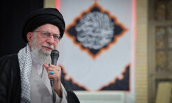 ملت ایران، دین و دانش خود را رها نخواهد کرد