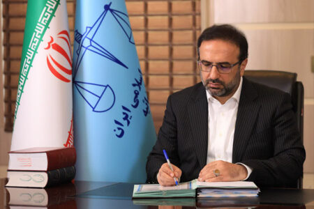 فرا رسیدن هفته دولت و روز کارمند را به همه کارگزاران دولت در استان تبریک گفت.