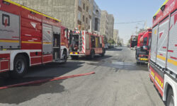 اطفاء حریق کارگاه تولید الیاف توسط آتشنشانان فردیس