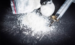 کشف يک کيلو و 100 گرم هروئين در شهرستان چهارباغ