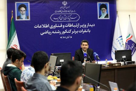 افتخار واقعی در خدمت به مردم و كشور است