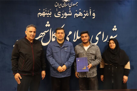 تقدیر اعضای شورای اسلامی کمال‌شهر از ورزشکار افتخارآفرین پارا آسیایی