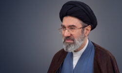معلمان و کارگران ستون فقرات عرصه فرهنگ و اقتصاد هستند
